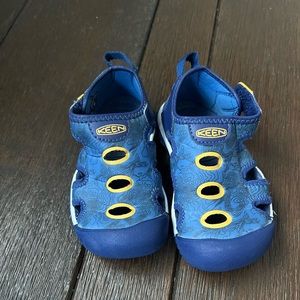 Keen stingray size 9 toddler